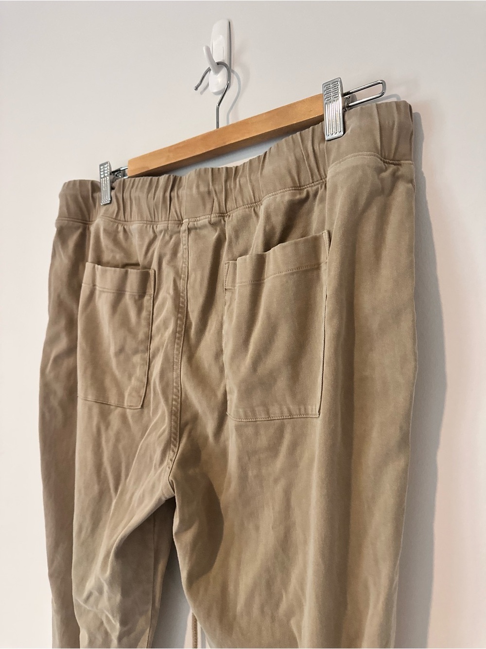 Anthropologie cloth & stone Elastic Waist Utility Joggers in Khaki - Picture 6 of 12